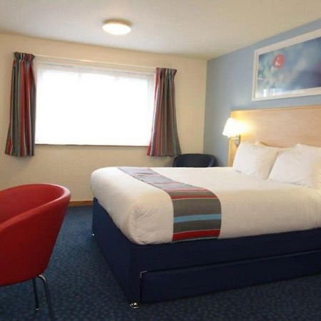 Travelodge London Feltham Buitenkant foto