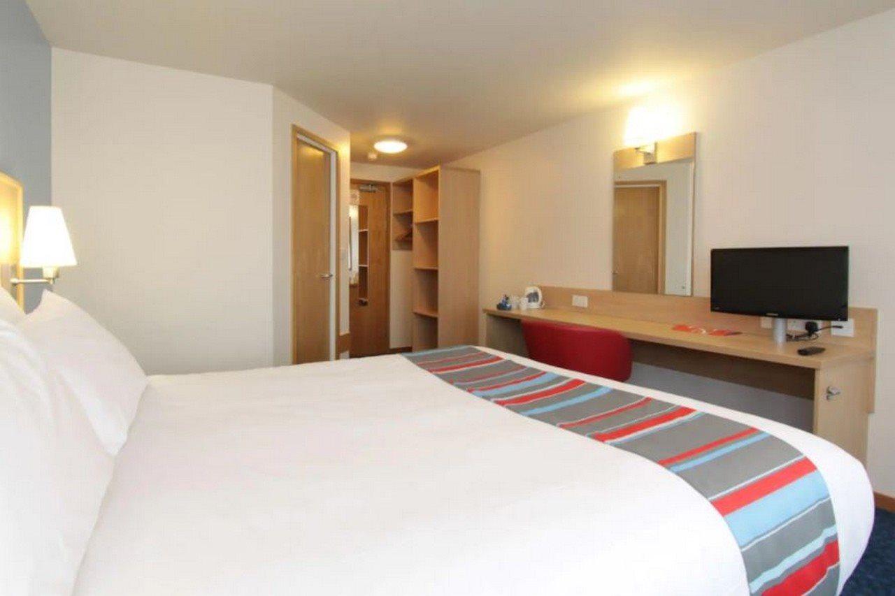 Travelodge London Feltham Buitenkant foto