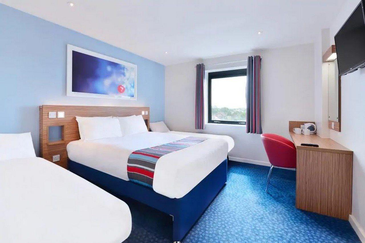 Travelodge London Feltham Buitenkant foto