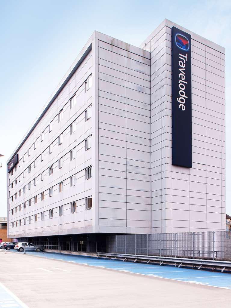 Travelodge London Feltham Buitenkant foto