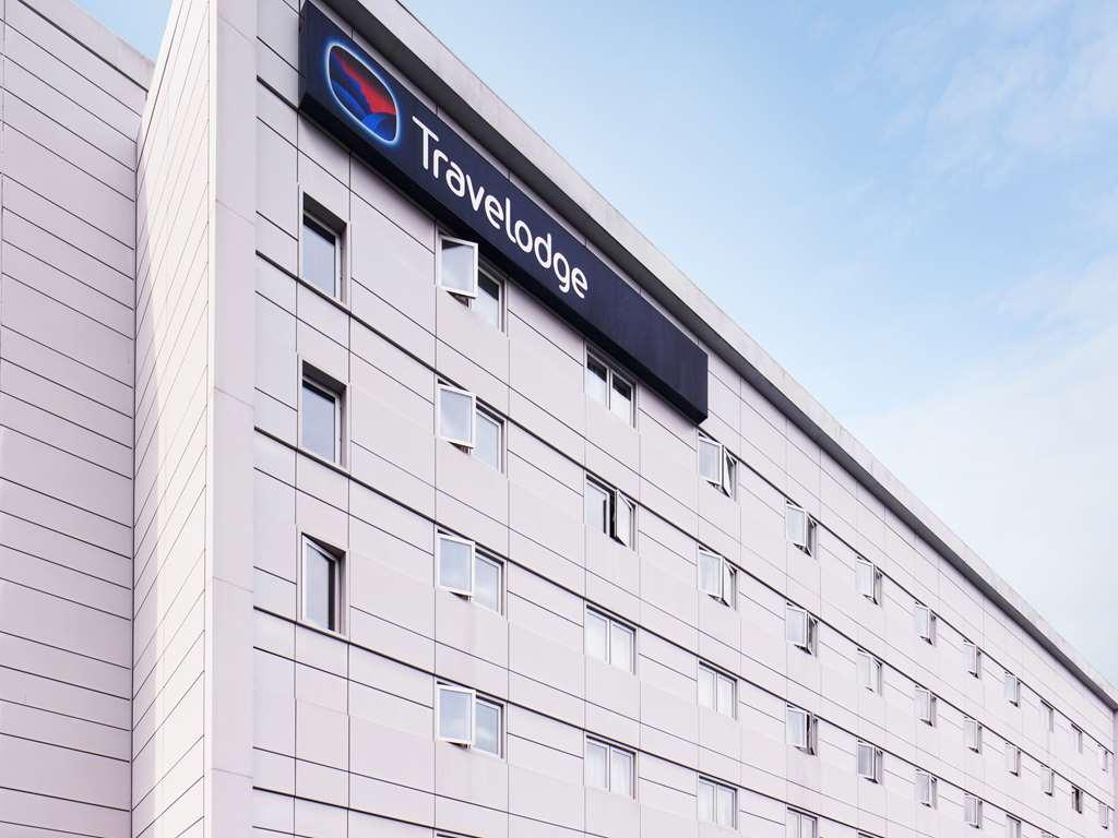 Travelodge London Feltham Buitenkant foto