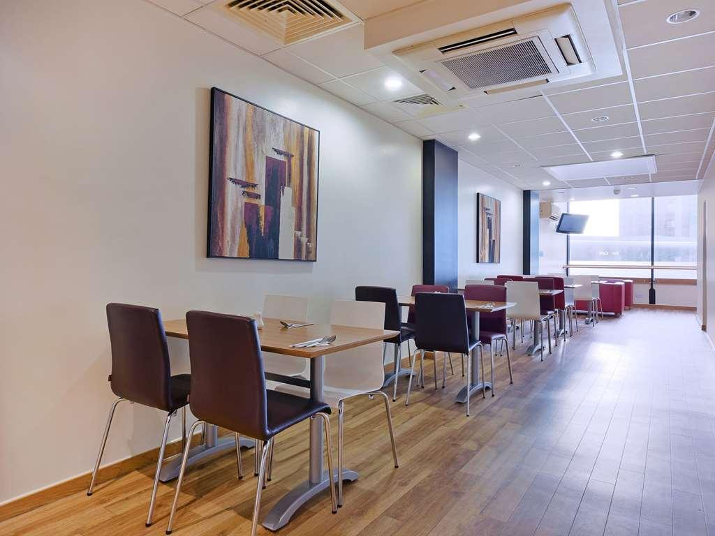 Travelodge London Feltham Restaurant foto