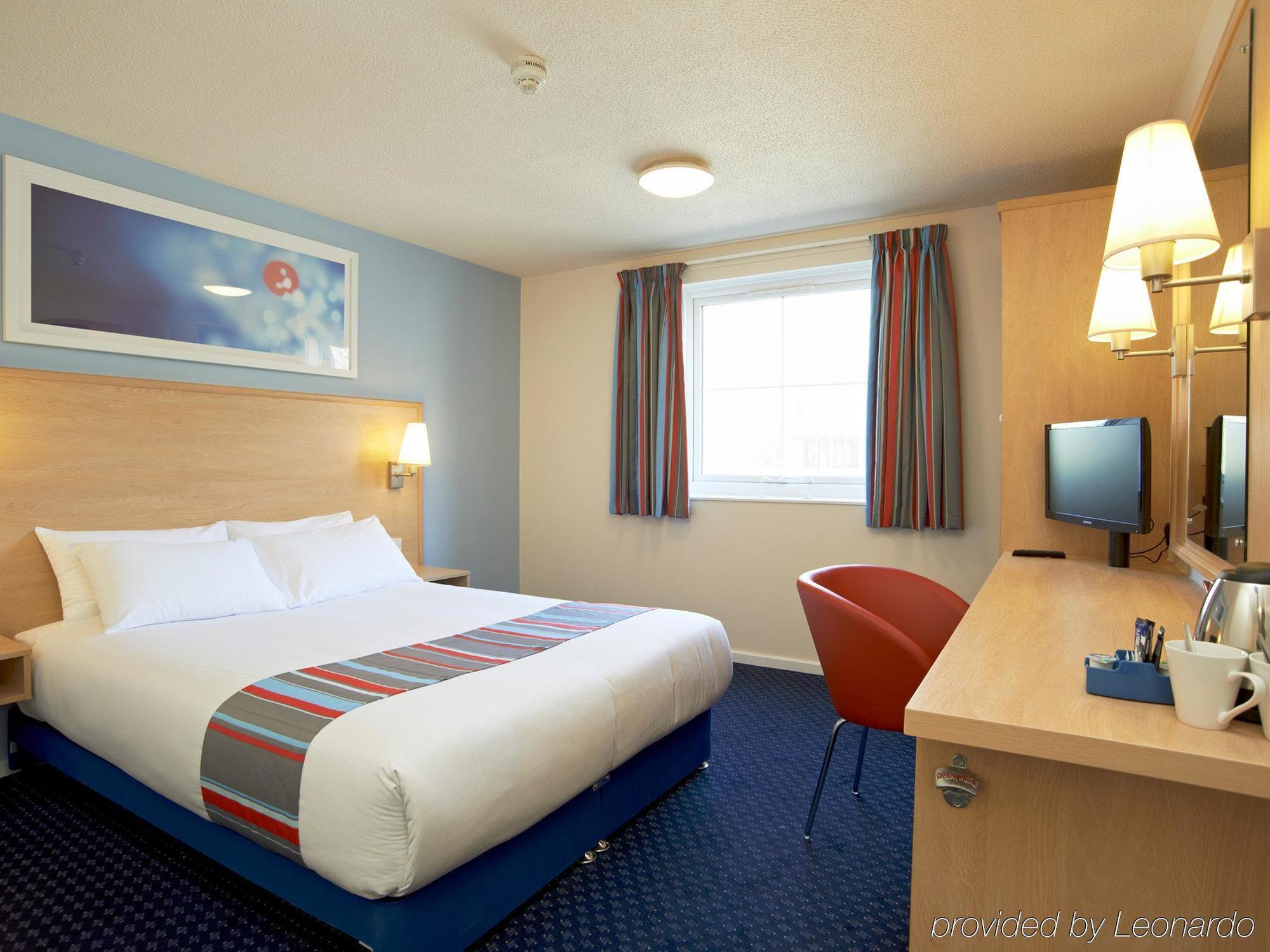 Travelodge London Feltham Buitenkant foto