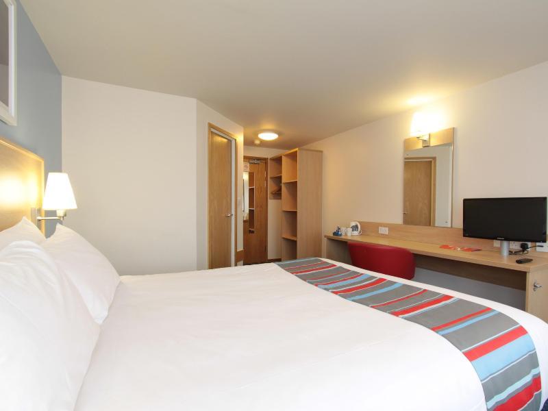Travelodge London Feltham Buitenkant foto