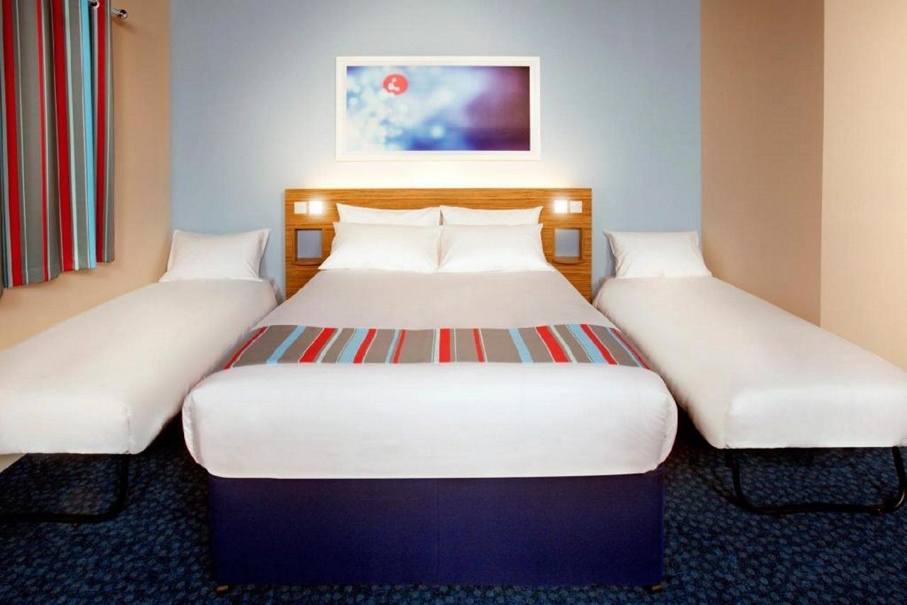 Travelodge London Feltham Buitenkant foto