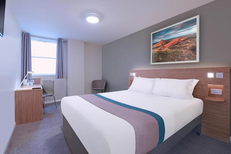 Travelodge London Feltham Buitenkant foto